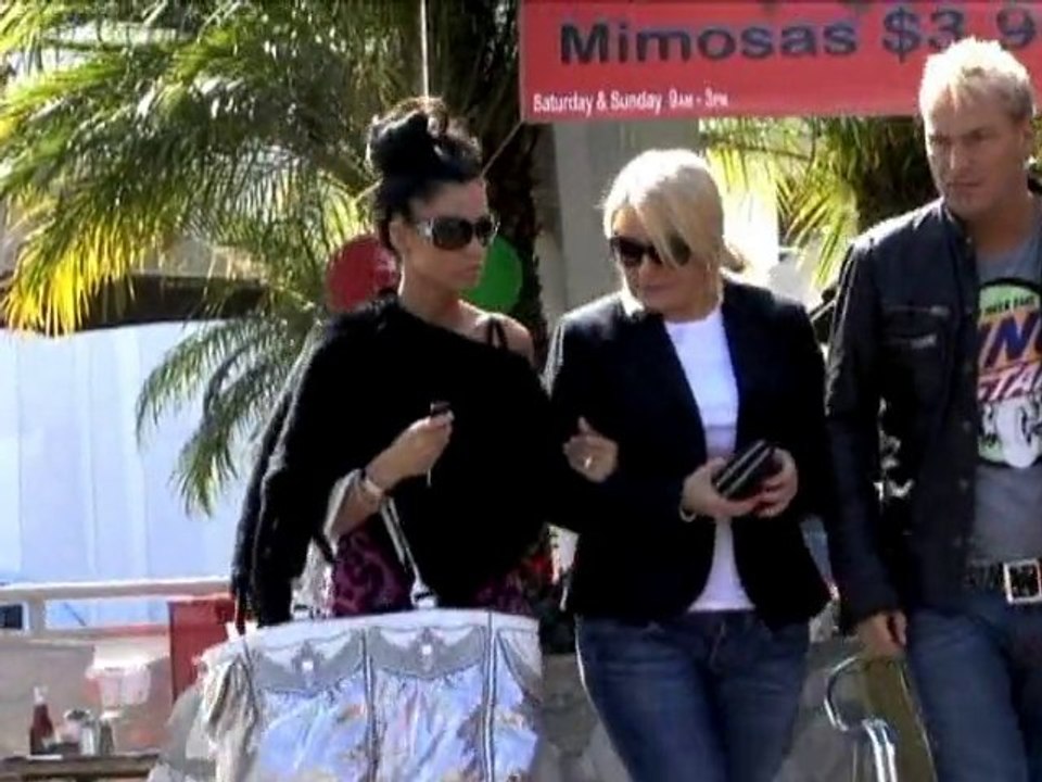 SNTV - Exklusiv: Katie in L.A.