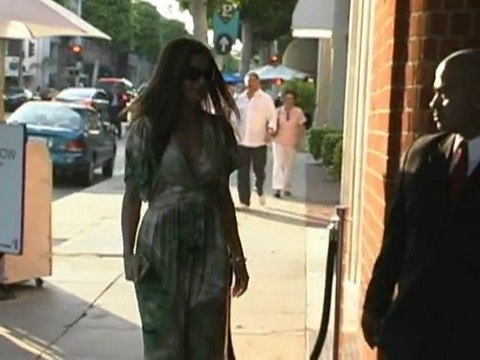 SNTV - Exklusiv: Sandra Bullock zieht aus