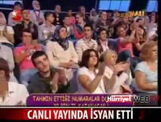 Mehmet Ali Erbil, Aziz Nesin'in halkina hitap ediyor.