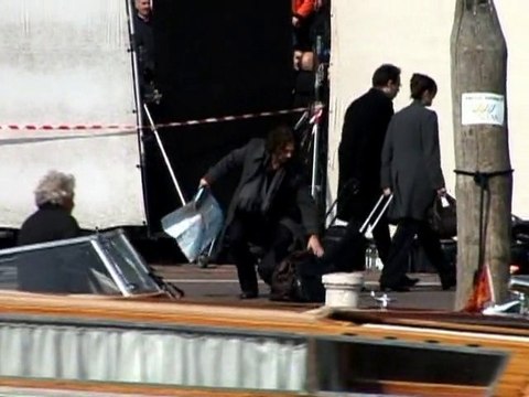 SNTV - Jolie am Set in Venedig