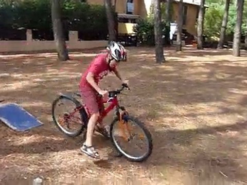 20100812 Tremplin en vélo Nico, Mathieu, Clara Lacanau