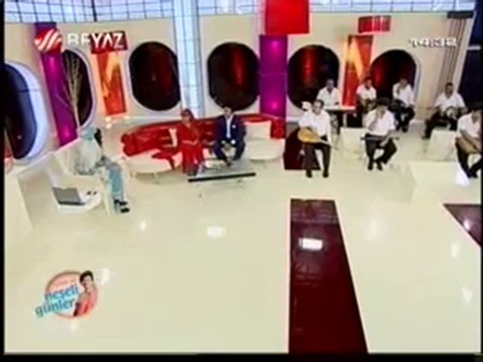 Bedia Akartürk Ayşen İle Neşeli Günler'e konuk oldu