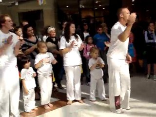 Démo abada capoeira charleroi ville 2