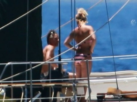 SNTV - Exklusiv: Britney macht Hula