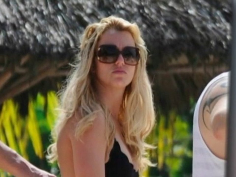 SNTV - Exklusiv: Britney macht Hula