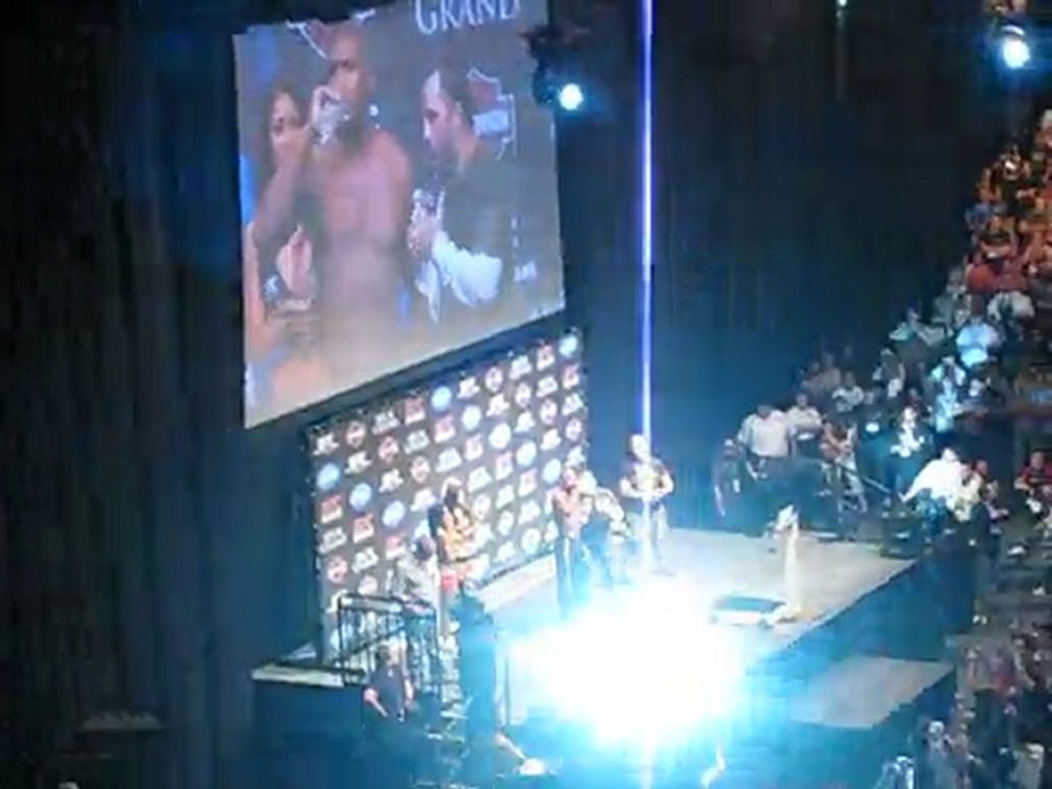 Joe Rogan interviews Rashad & Rampage at UFC 114 weigh-ins