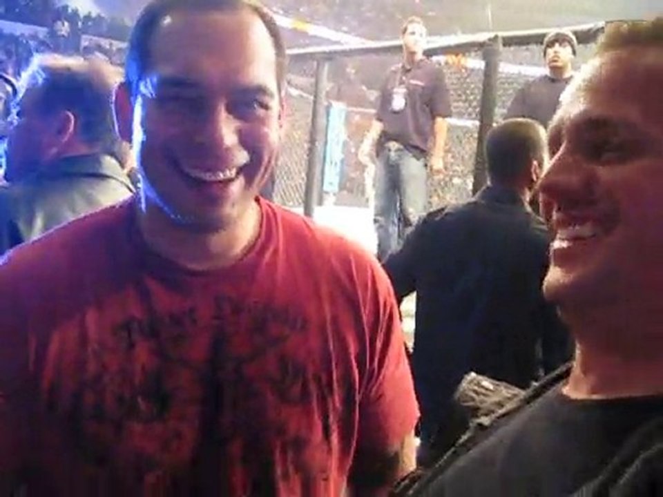 How is that possible? Couple sleeps during Strikeforce event