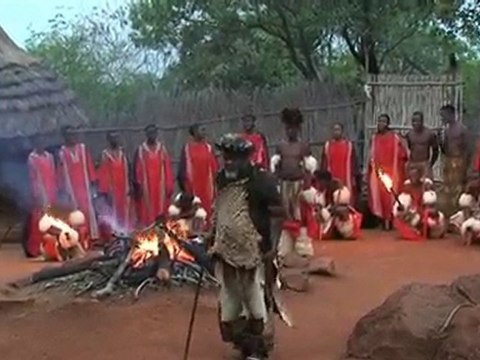 TRADITIONS COUTUMES D'UN VILLAGE ZOULOU EN AFRIQUE DU SUD