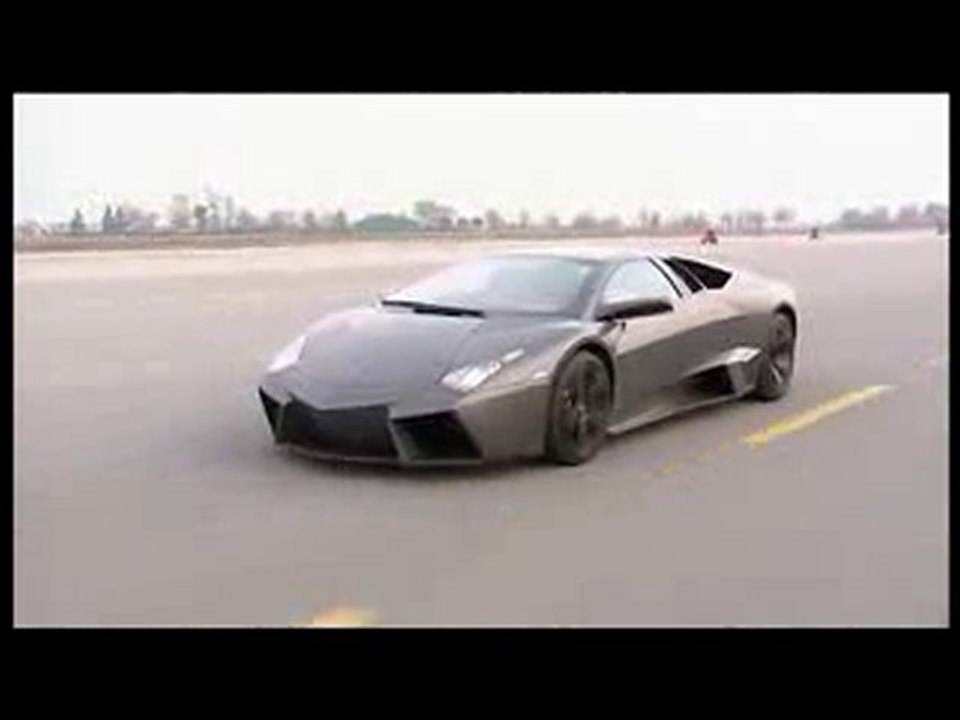 Lamborghini reventon jet uçak yarışı