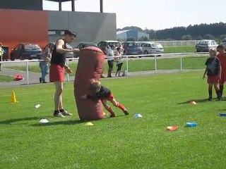 Rugby Club Concarnois - Les - 11 ans apprennent à plaquer...