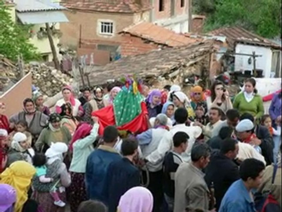 seher vakti  caldım yarin kapısını