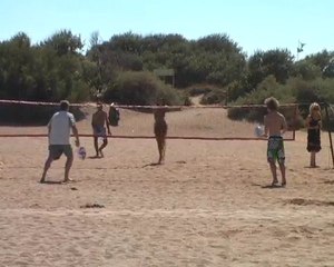 Journée beach tennis, tambourin et athlétisme