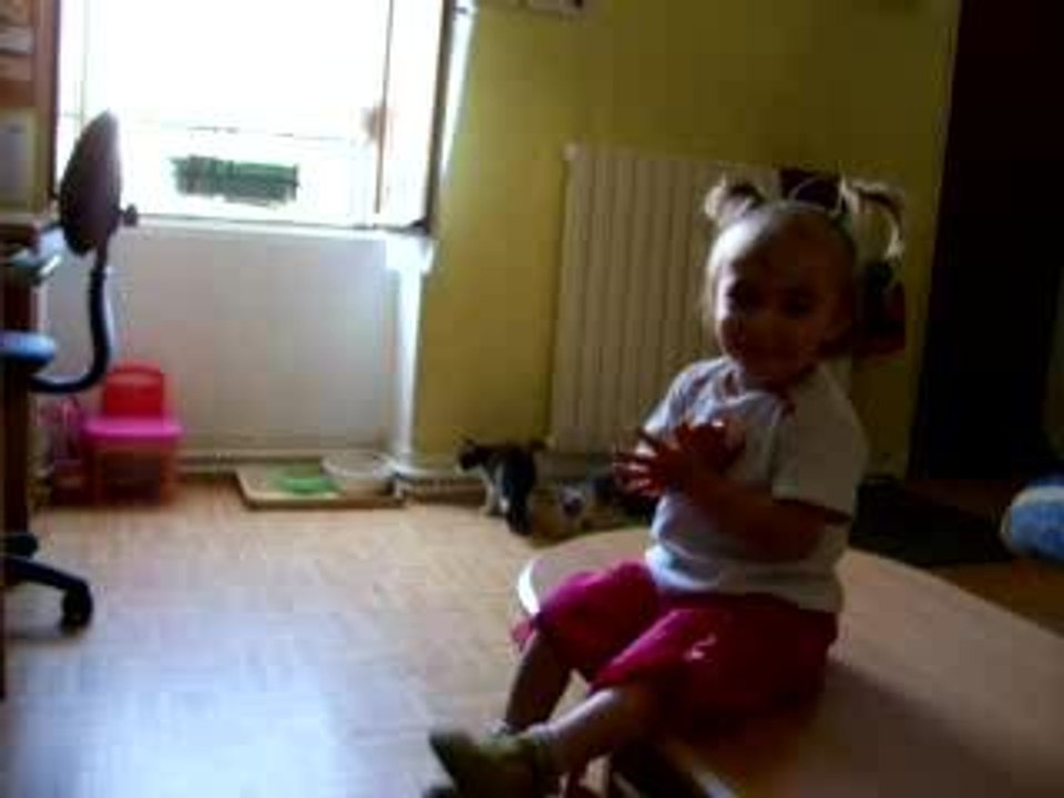 Marion regarde les teletubbies