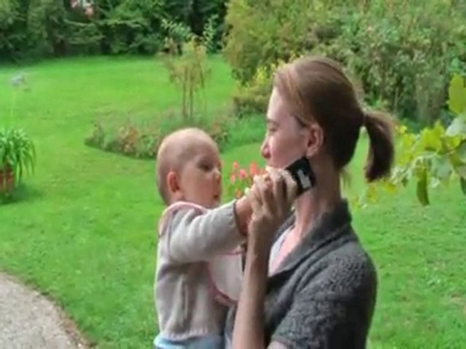 Bébé et téléphone portable
