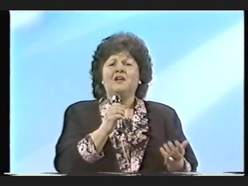 Fernande Robitaille - À l'ombre de la croix