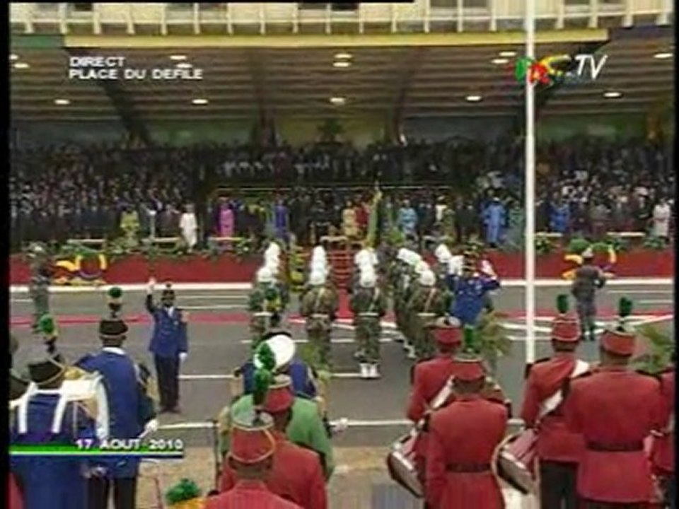 Président Paul Biya au défile cinquantenaire Gabon
