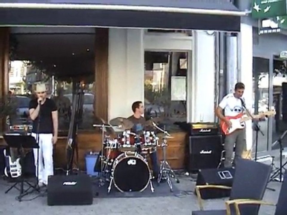 Beds are burning - Midnight Oil cover by The SmileS