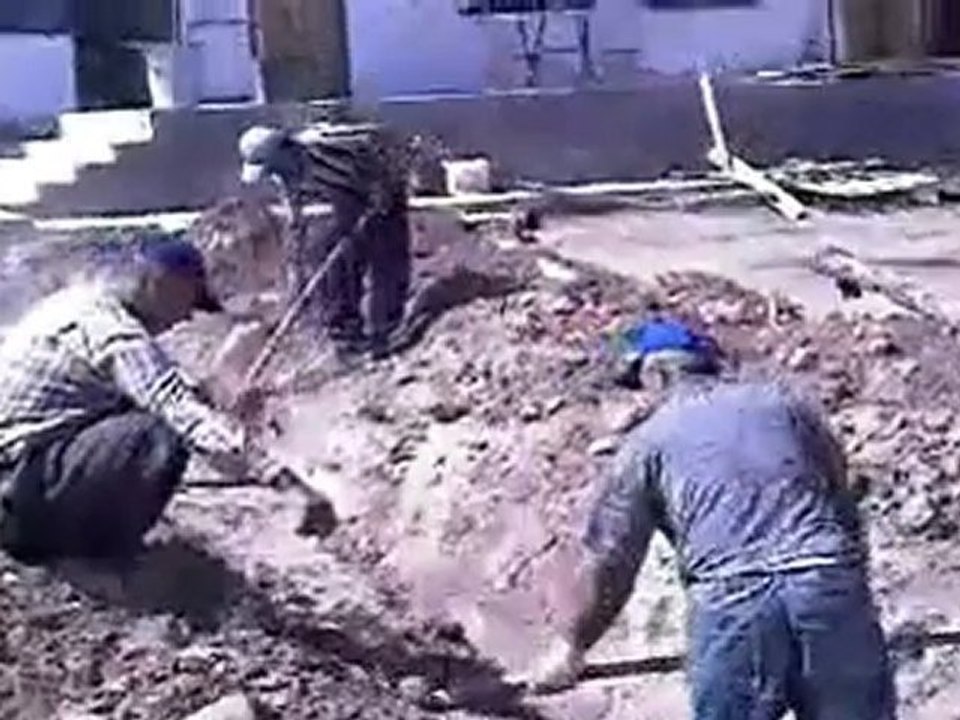 mahmutlu köyü küçük hamam sera yapımı çalışmaları