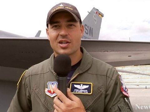 NewCa.com: 2010 CIAS: USAF F-16 Viper East Arrival