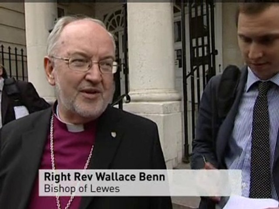 Vicar jailed for sham marriages