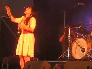 hindi zahra ,set me free, live, solidays 2010