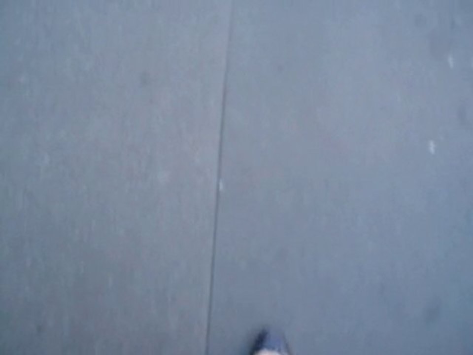 des pas dans la rue