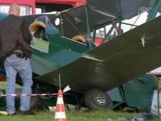 Биплан врезался в толпу и убил одного зрителя