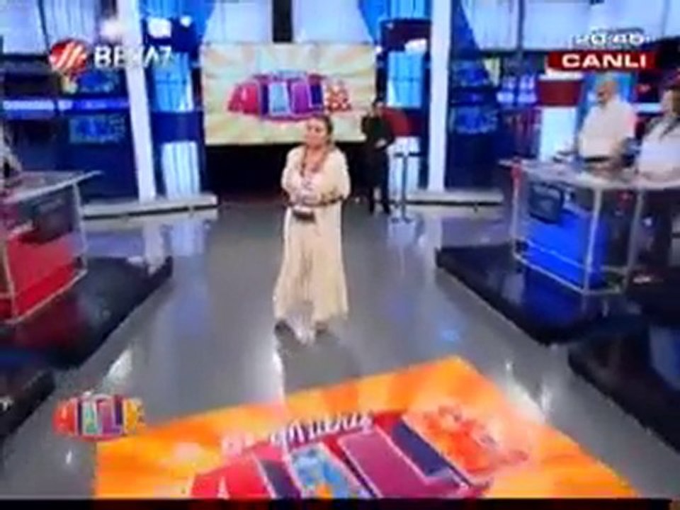 Türkü, Müthiş Aile'ye konuk oldu 24.08.2010