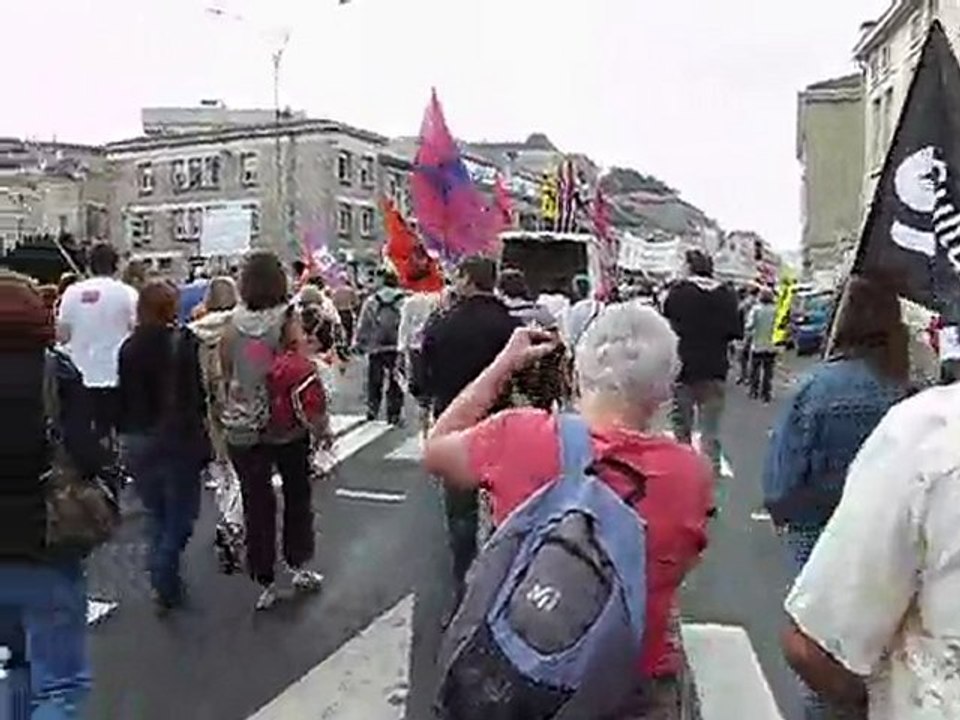 Gilles fait chanter la manif