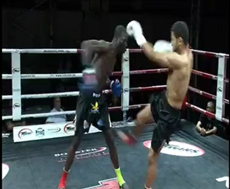 Kick-Boxing 24 Carats - Combat, Senior Classe B -75kg, 3 rounds de 2:00mn.