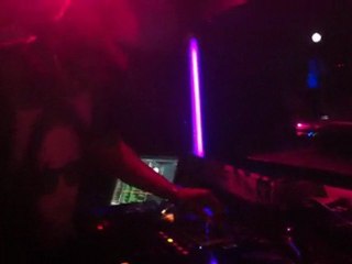 DJ UNEEK AU SAFARI BEACH CLUB