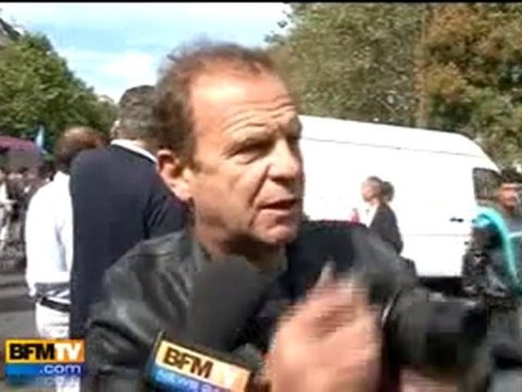 François-Marie Banier pris à parti par un manifestant