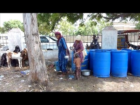 Angelina Jolie in Pakistan to meet flood victims