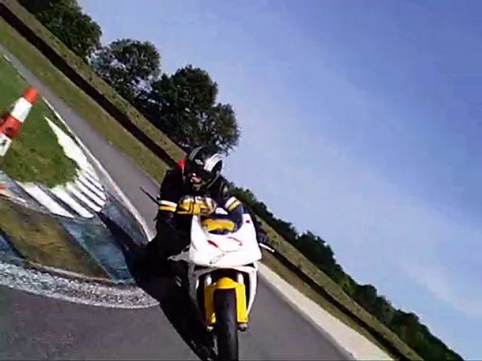 Ducati 748 vs Yamaha R6 - circuit de Bresse - 08.10.2010