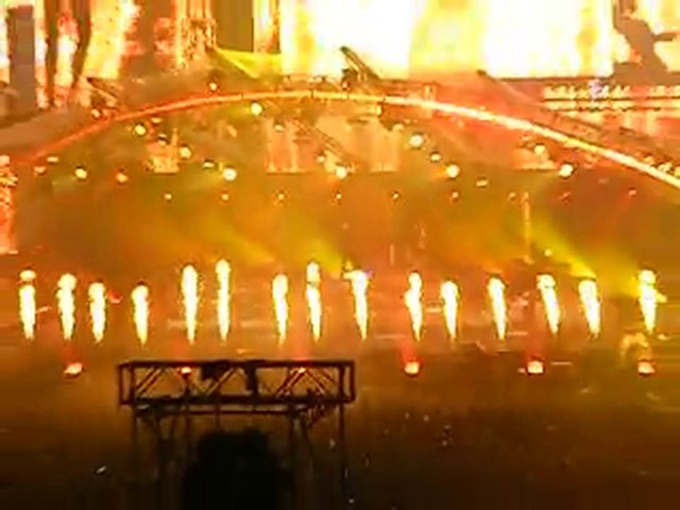 Johnny Hallyday - Allumez le feu (extrait)