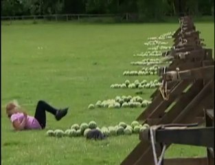 Une pastèque lancée en pleine tête [humour - trash TV]