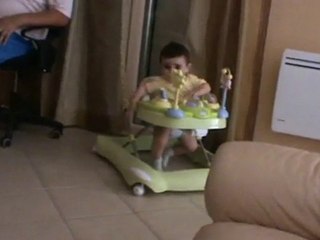 Quentin dans le trotteur!!