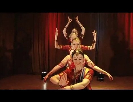 Indian dances (Charishnu - demo) by Polish dancers