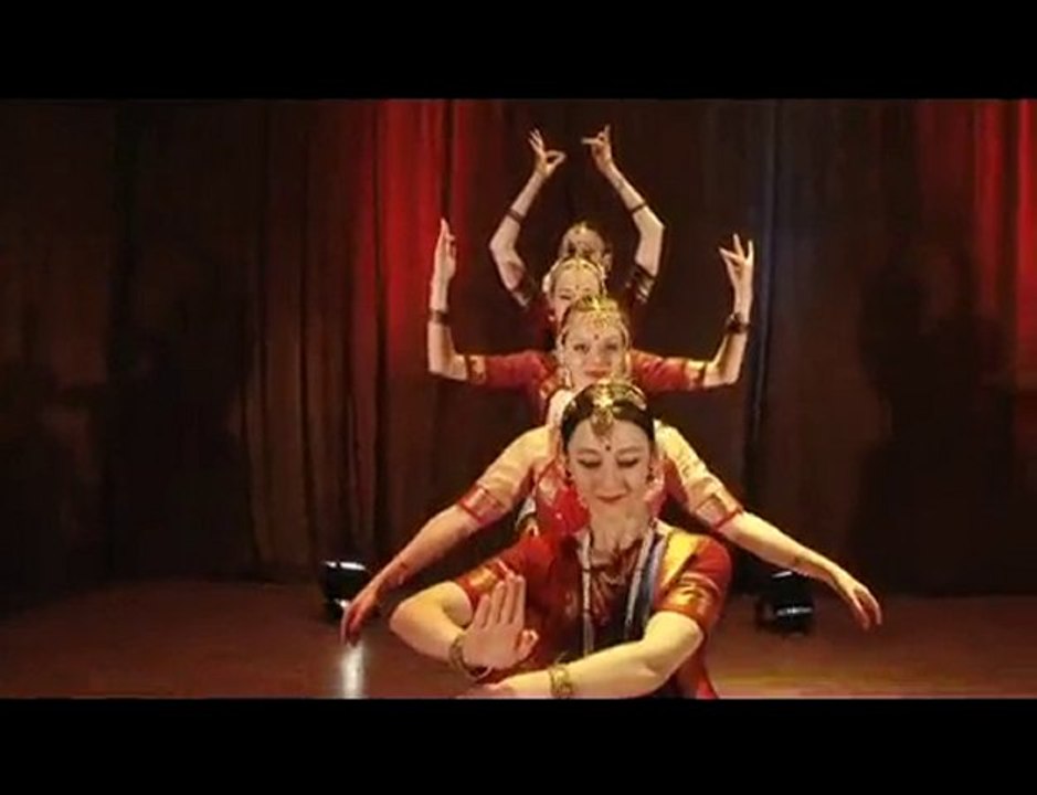 Indian dances (Charishnu - demo) by Polish dancers