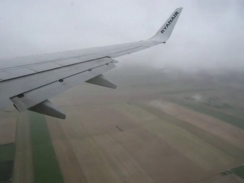 Atterrissage vol Stockholm-Skavsta Vatry Ryanair 747