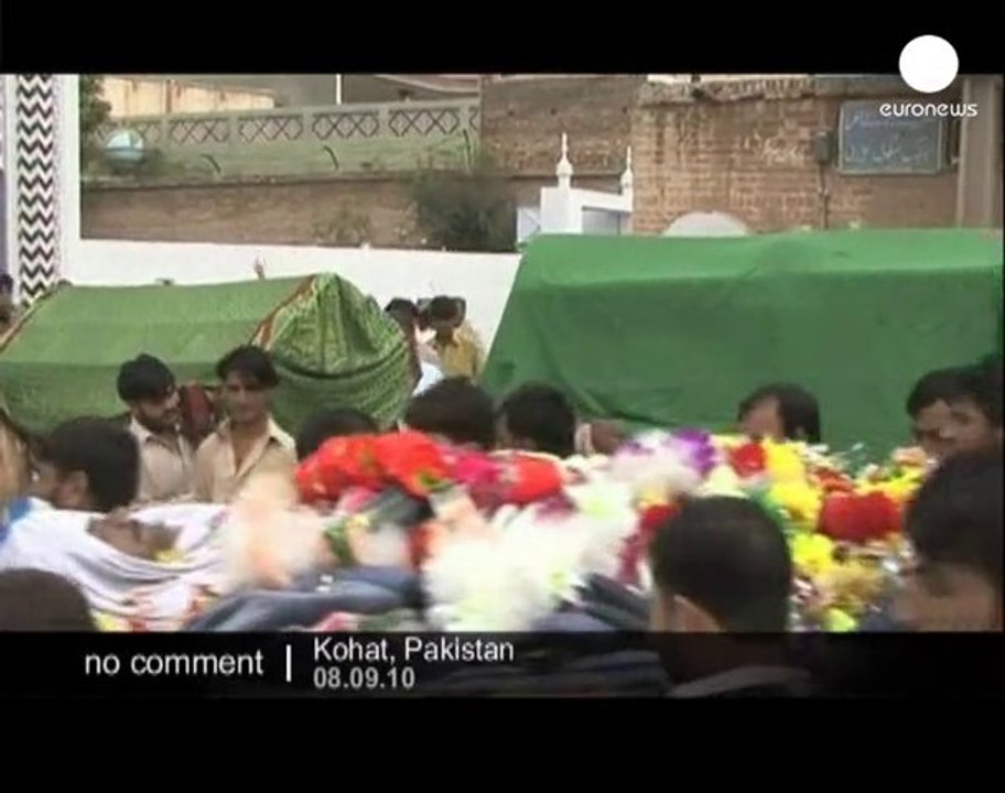 Funerals for Pakistan car bomb victims - no comment