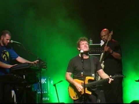 13. The Crossing - HQ - Johnny Clegg - Béziers 2010
