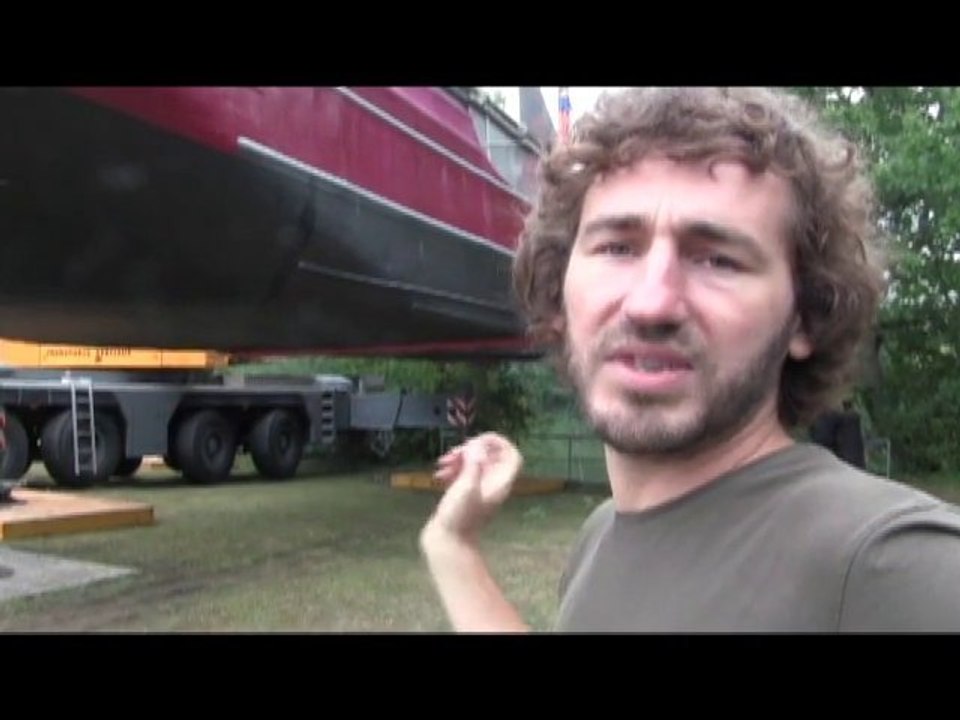 La Péniche Excelsior remise à l'eau à Allonnes