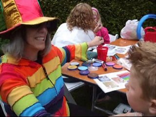 Vancouver's Only Mind-Reading Balloon Twister Guesses Colors