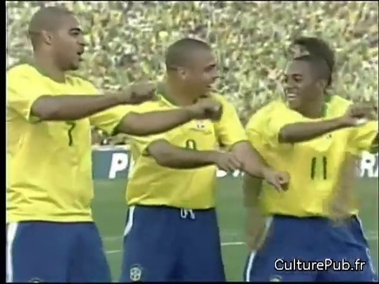 Pub Nike avec Ronaldinho, Ronaldo & R. Carlos. - Vidéo Dailymotion