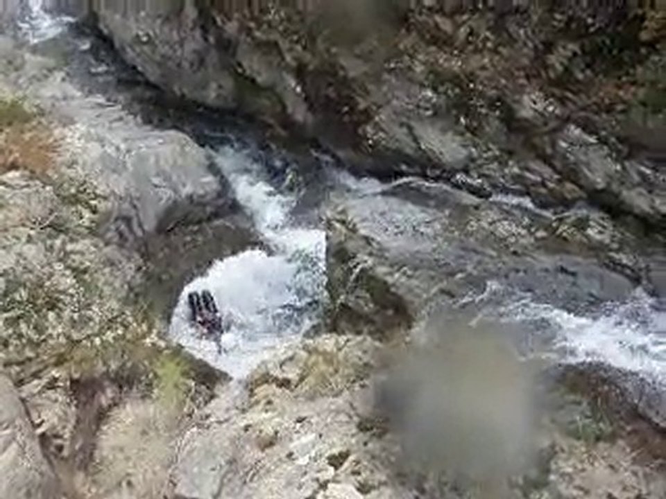 Canyon Ardèche: petit toboggan-coude "Pré Buisson Vert"