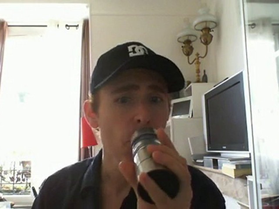 Wiwi égratigne "move closer"