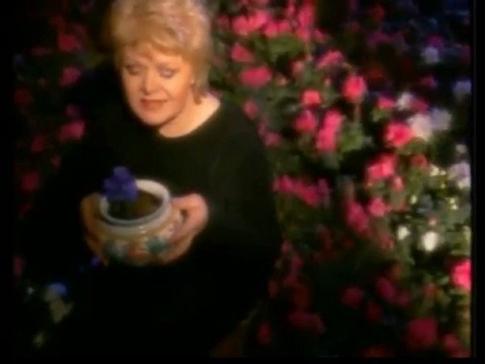 NESE KARABÖCEK-OLMUYOR GÜLÜM video klip NOSTALJI süper slow