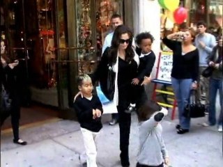 SNTV - Angelina a peu d'amis