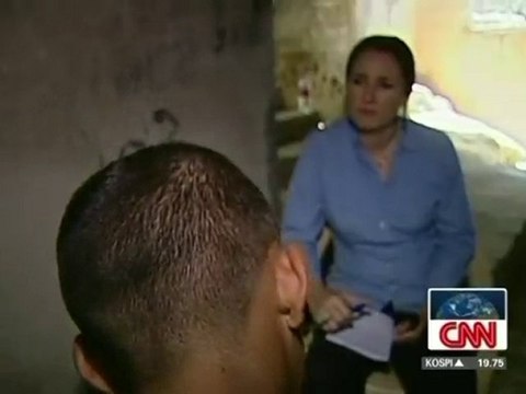 鎖に繋がれるパレスチナの子供達